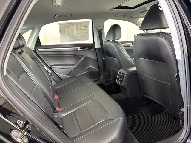 Used 2016 Black Uni Volkswagen 1.8T SE image 5