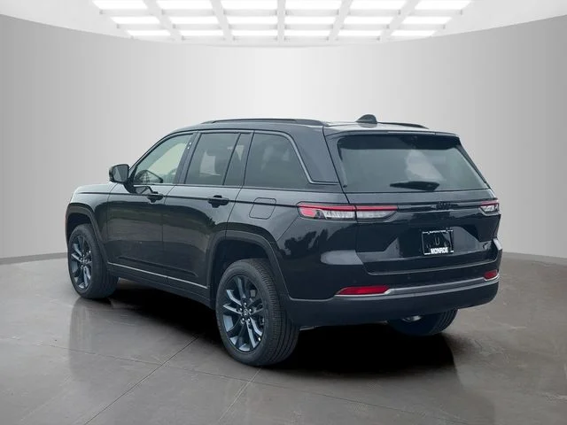 New 2026 Diamond Black Crystal Pearl-Coat Exterior Paint Jeep 85th Anniversary Edition image 5