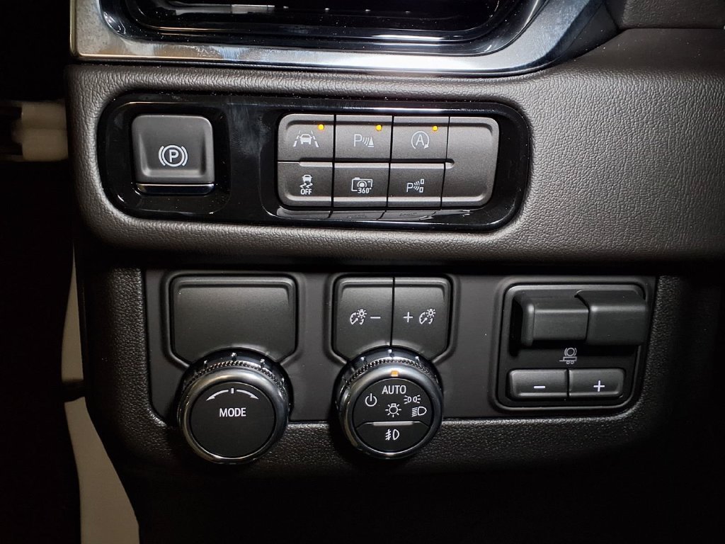 2026 GMC Yukon Denali - Photo 17