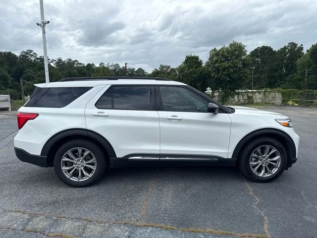 Used 2023 White Metallic Ford XLT image 2