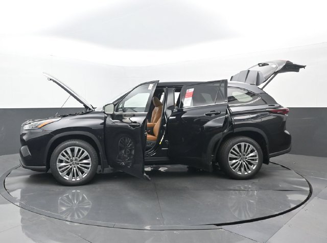 New 2026 Midnight Black Metallic Toyota Platinum image 34