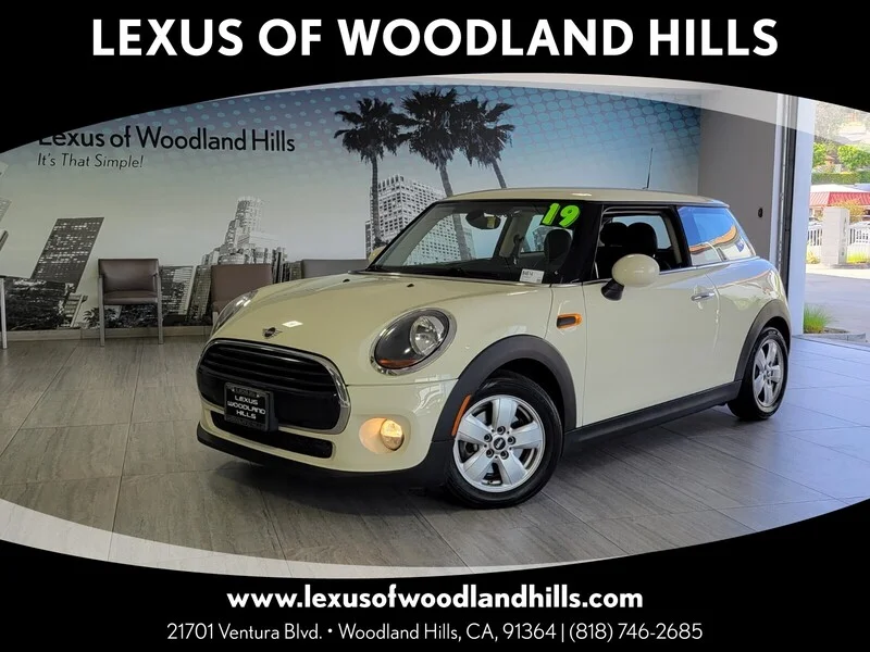 2019 MINI Hardtop Cooper Iconic's photo