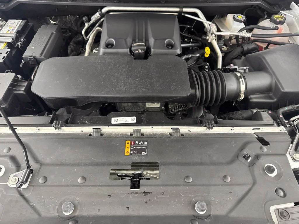Used 2025 White Chevrolet Z71 image 19