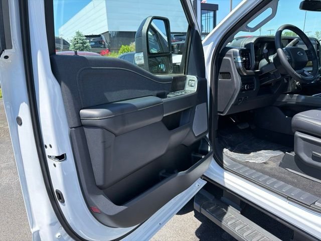 New 2026 Oxford White Ford F-350® Lariat® image 14