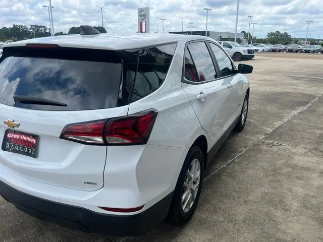 Used 2022 White Chevrolet LS image 4