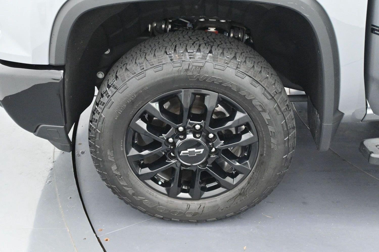 Used 2025 Sterling Gray Metallic Chevrolet Custom image 31
