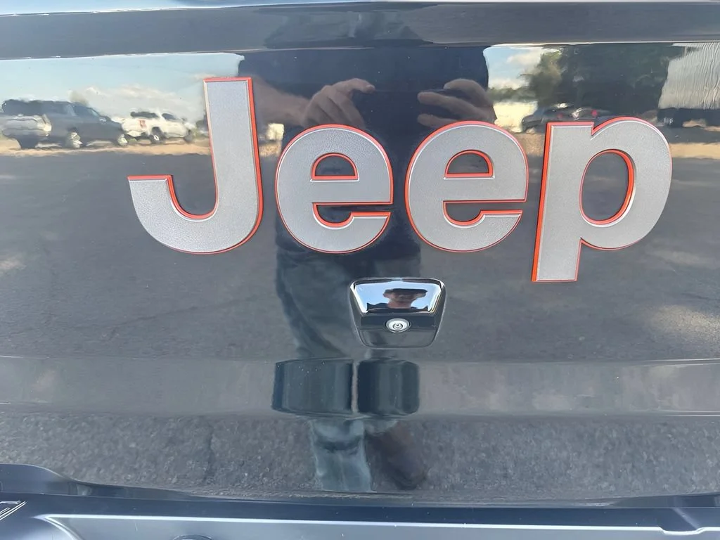 Used 2023  Jeep Mojave image 27