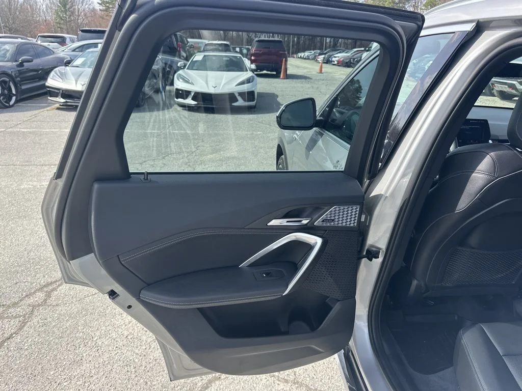 Used 2023 Silver BMW xDrive28i image 24
