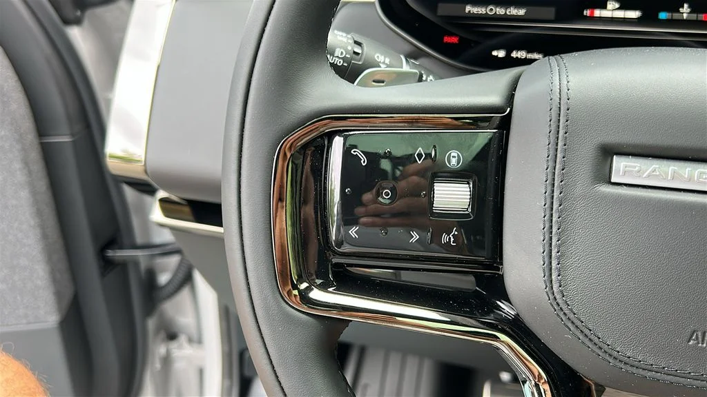 New 2027 Borasco Grey LAND ROVER Dynamic SE image 14