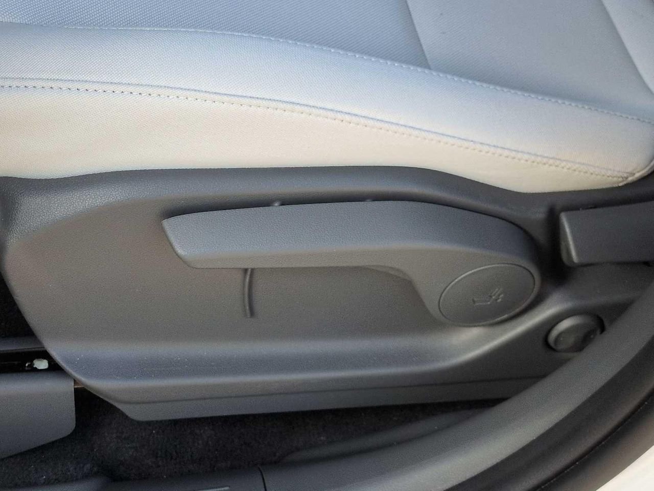 New 2026 Serenity White Hyundai SE image 18