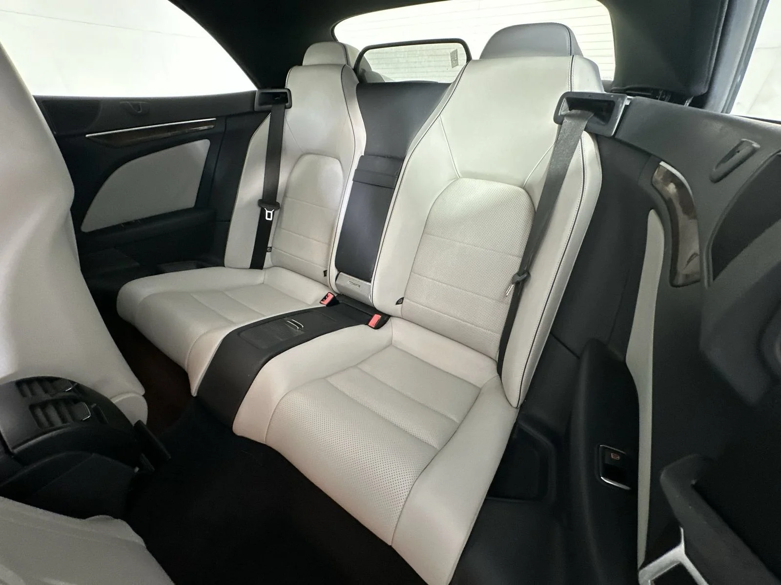 Used 2017 White Mercedes-Benz E 400 image 22