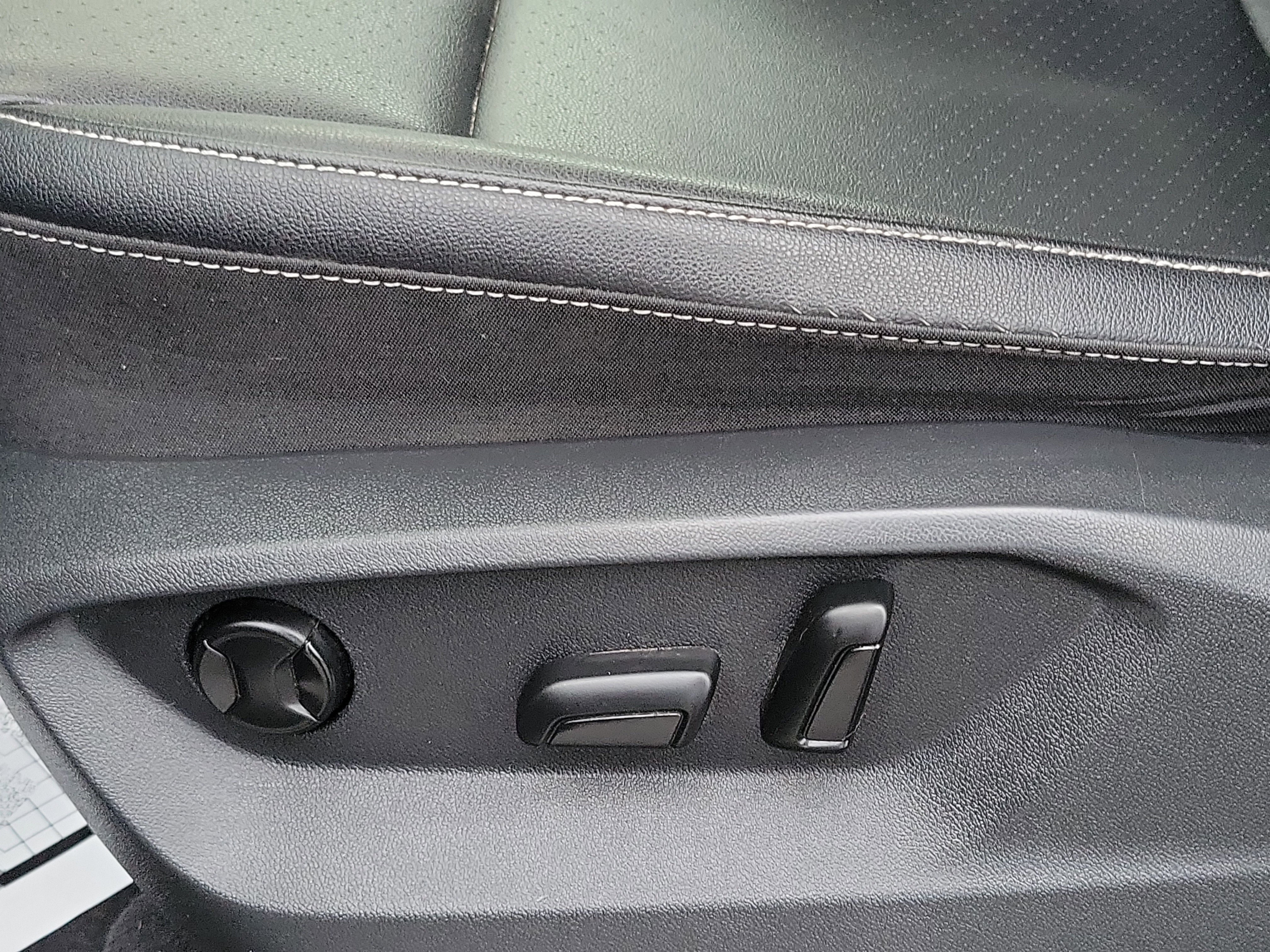 2021 Volkswagen Atlas SE w/Tech R-Line - Photo 16