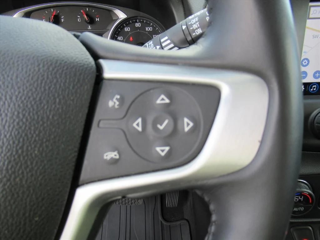Used 2018 Silver GMC SLE image 22