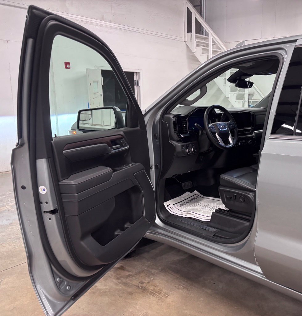 Used 2025 Silver GMC SLT image 18