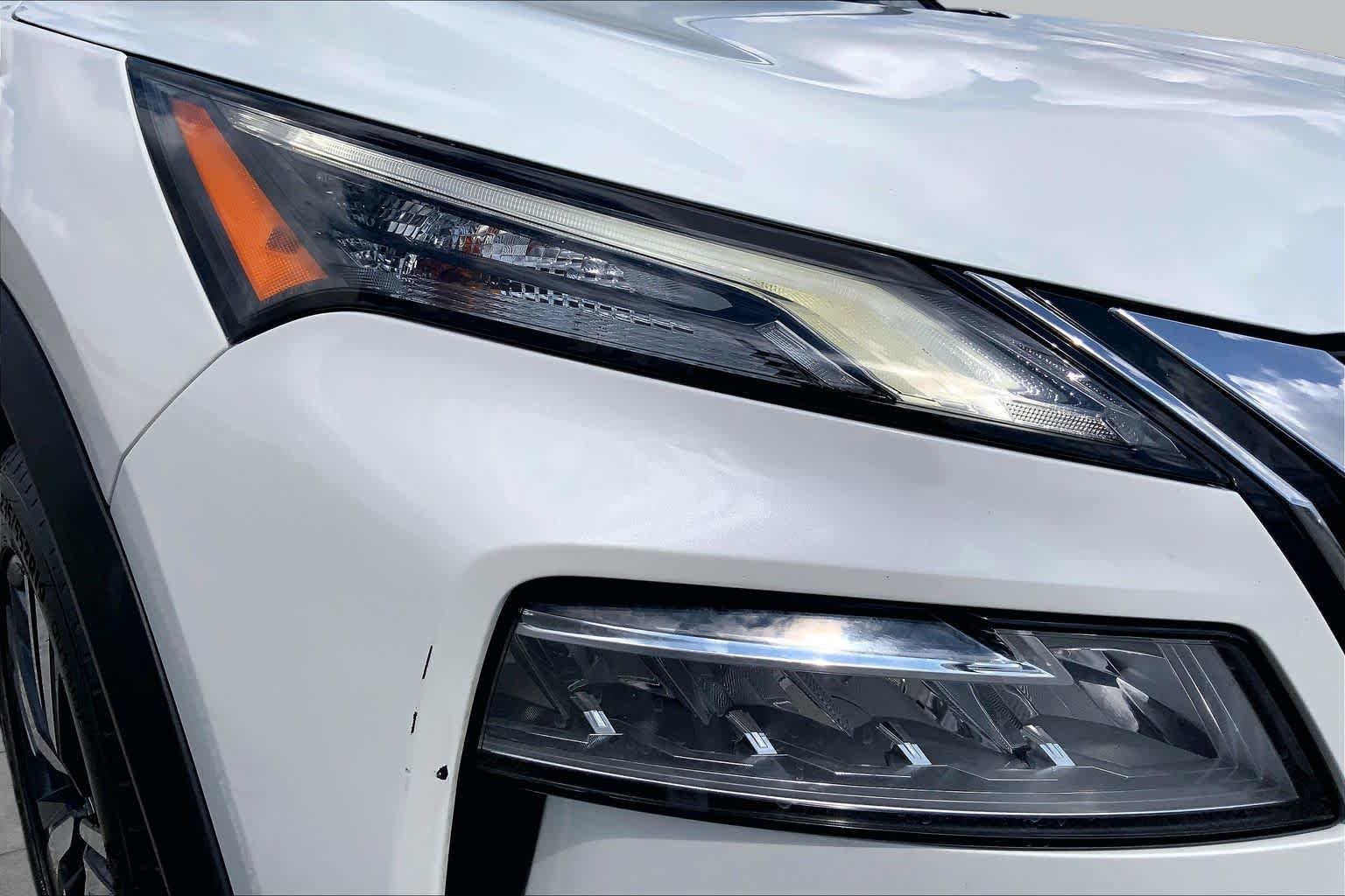 Used 2022 Pearl White Tricoat Nissan SL image 27