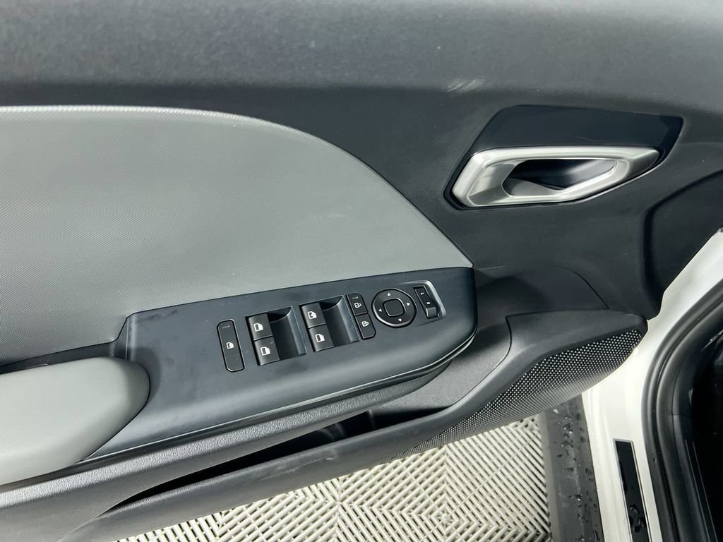 New 2026 Snow White Pearl Kia LXS image 15