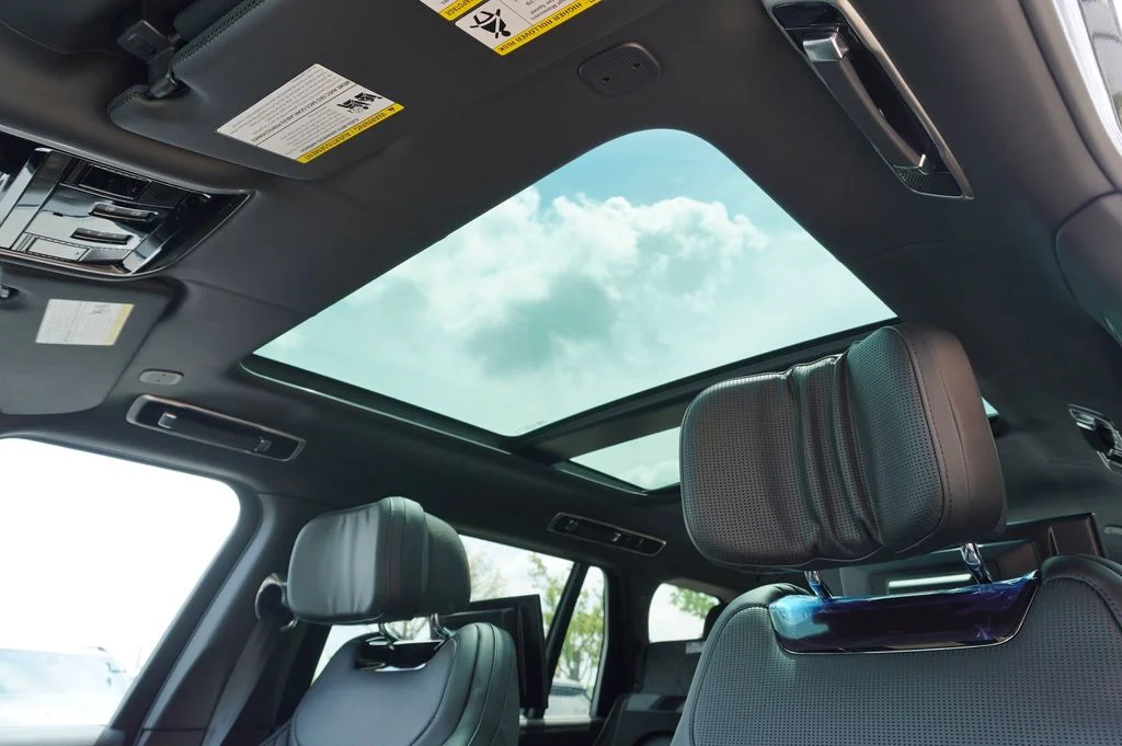New 2026 Obsidian Black in Gloss Finish Land Rover SV image 18