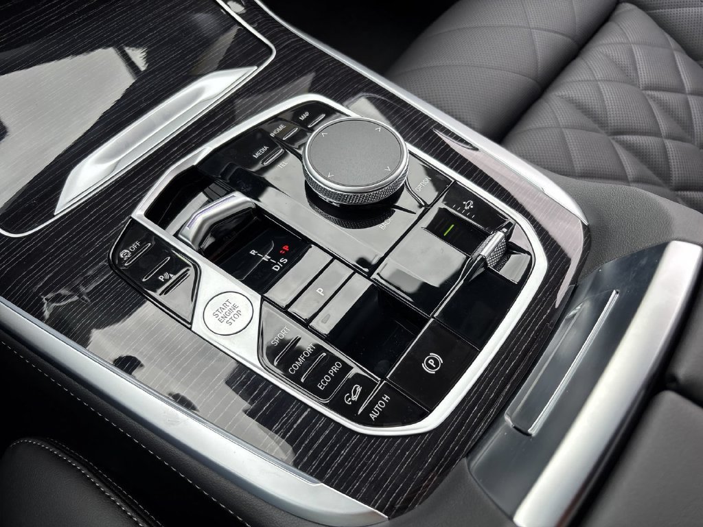 New 2027 Mineral White Metallic BMW xDrive40i image 19