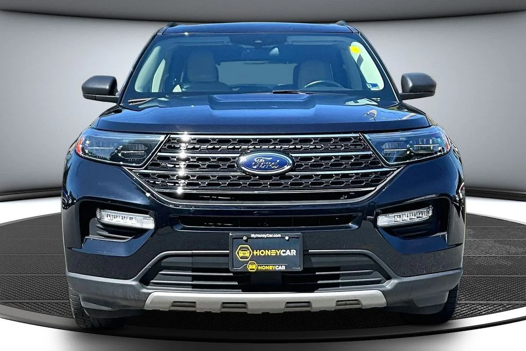 Certified Used 2020 Black Ford XLT image 2