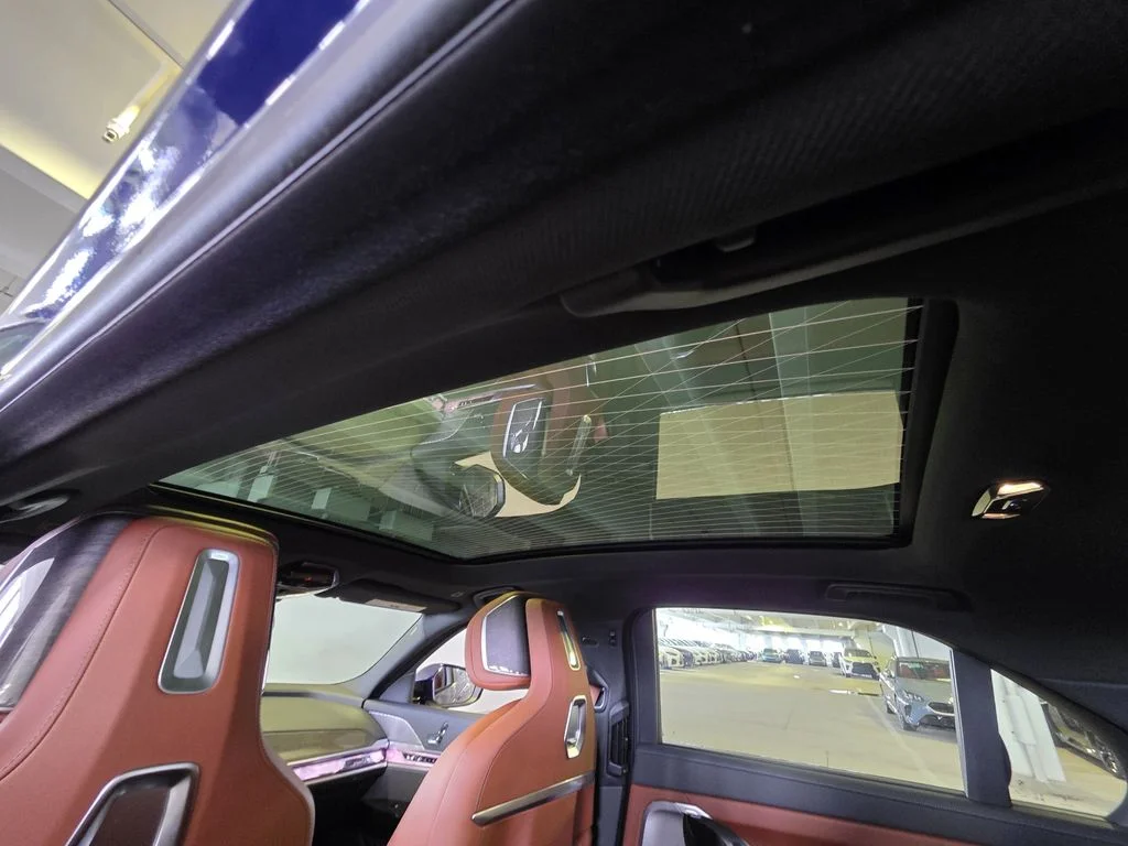 New 2026 Tanzanite Blue II Metallic BMW 750e xDrive image 11