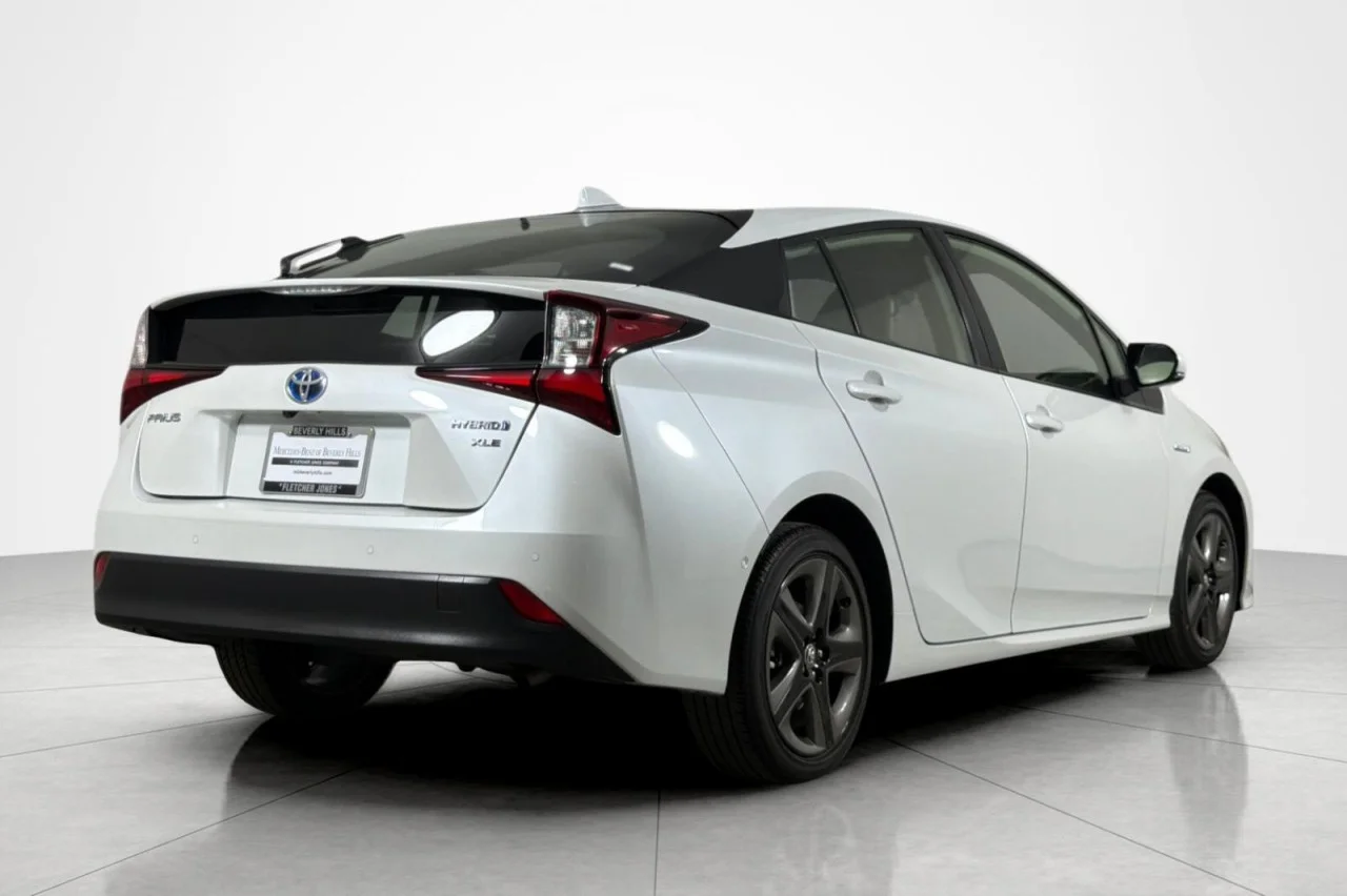 Used 2022 Wind Chill Pearl Toyota L Eco image 5