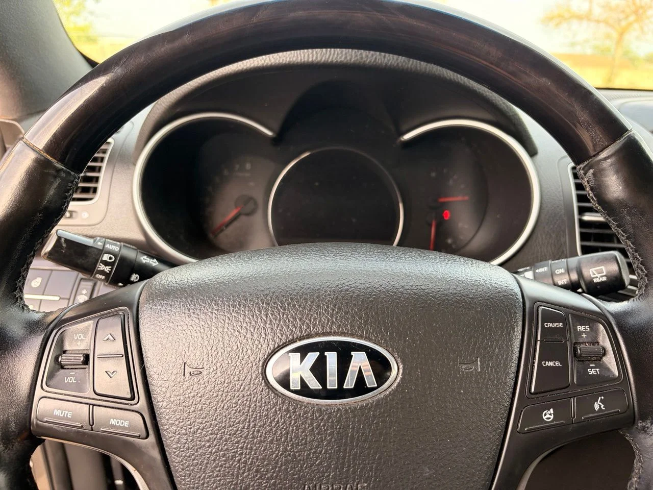 Used 2014 Titanium Silver Kia SX image 28