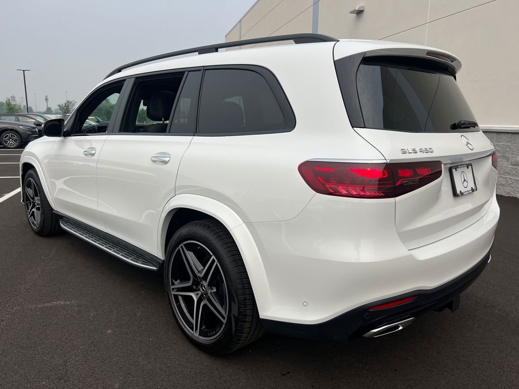 New 2026 MANUFAKTUR Moonlight White Metallic Mercedes-Benz GLS 450 image 5