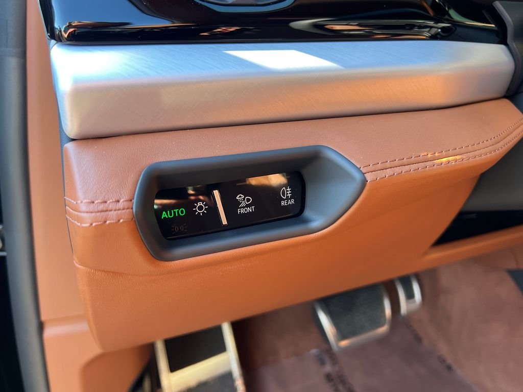 Used 2025 Black Lamborghini SE image 16