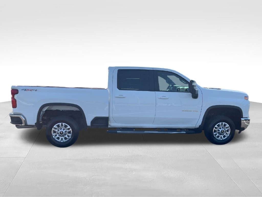 Used 2025 White Chevrolet LT image 6