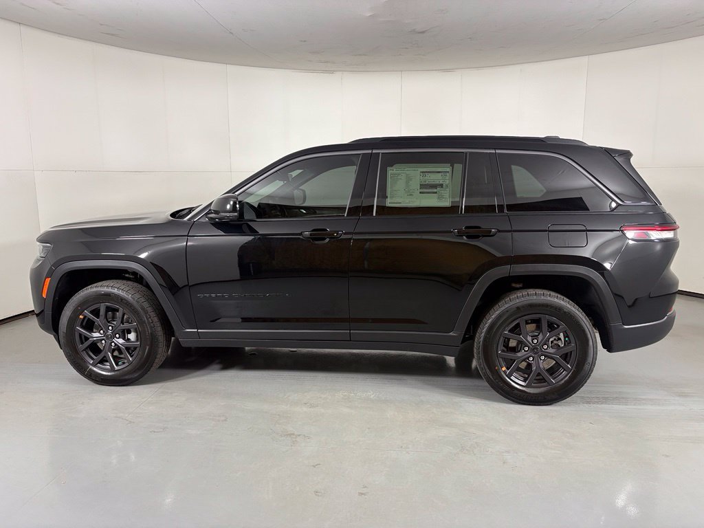 New 2027 High-Gloss Black Paint Jeep Altitude image 5