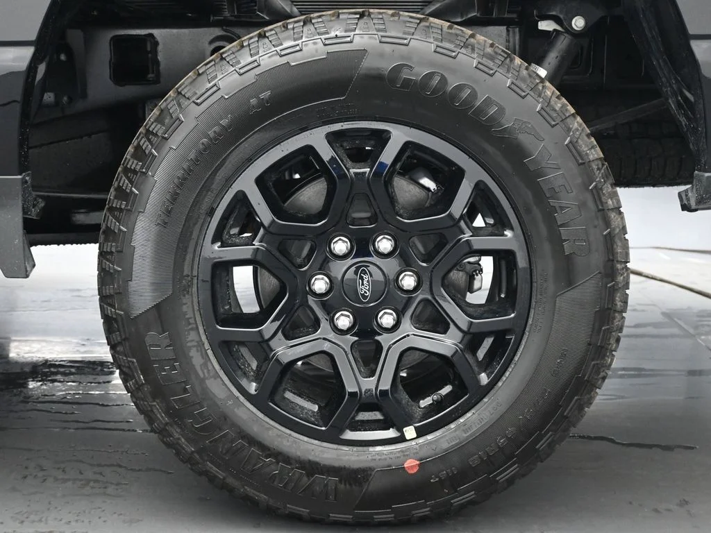 New 2026 Agate Black Metallic Ford XLT image 21
