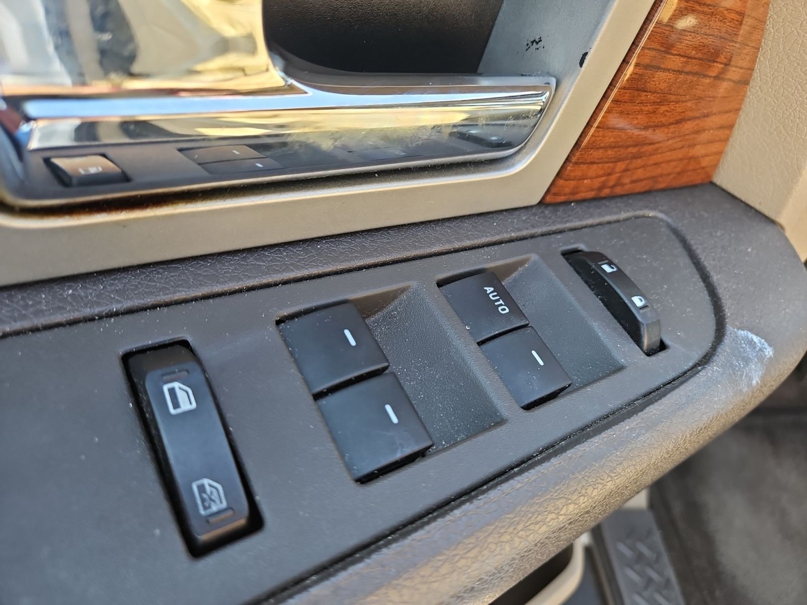 Used 2010  Ford Lariat image 21