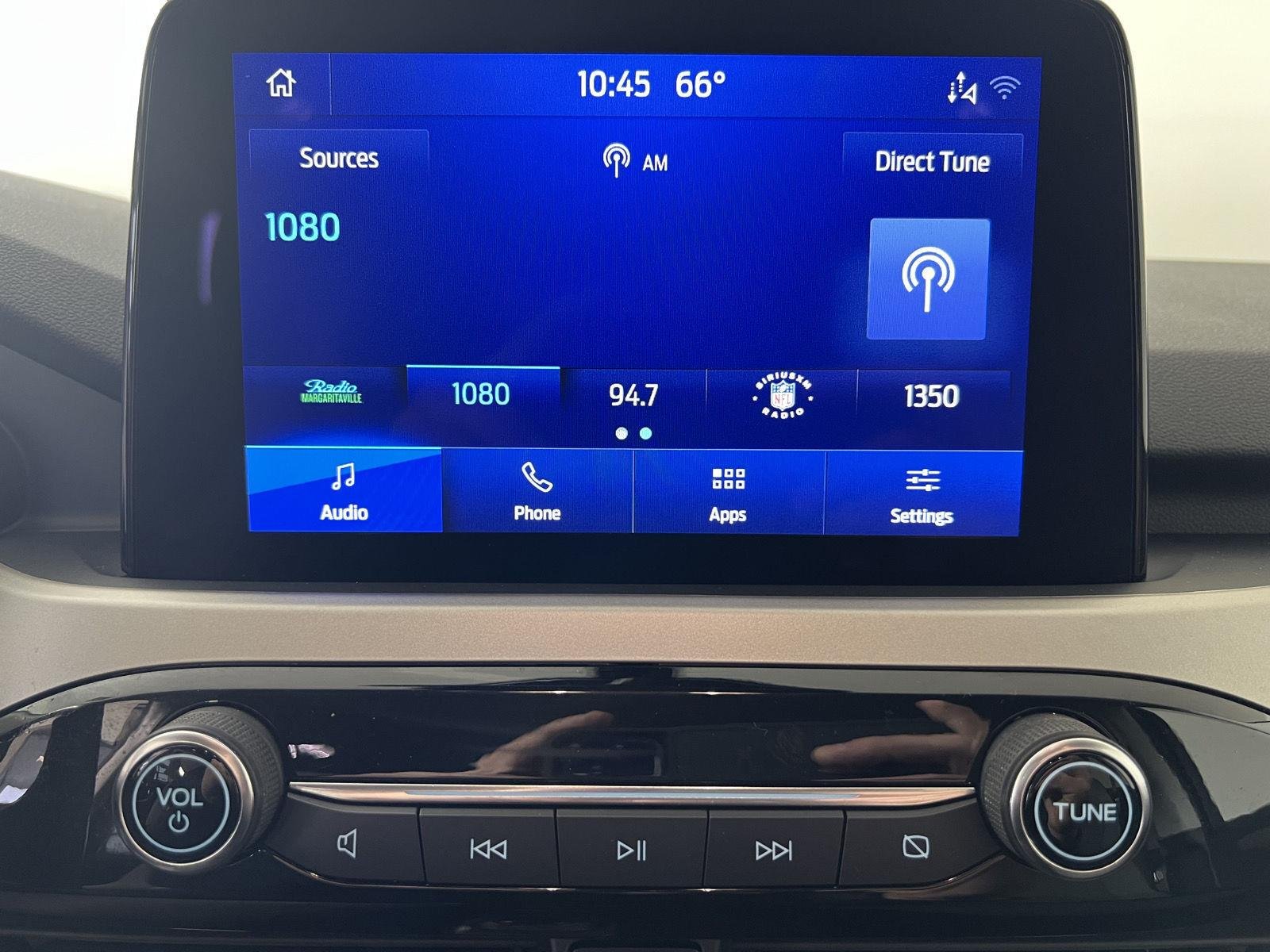 Used 2022 Agate Black Ford SE image 13