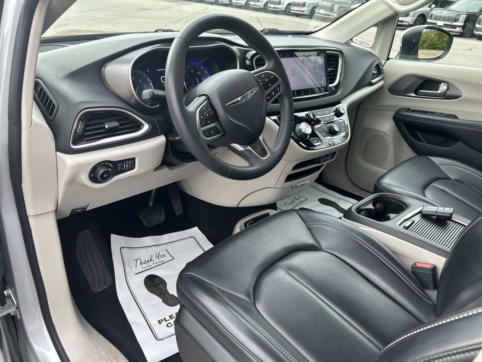 Used 2023 Silver Mist Clearcoat Chrysler Touring L image 10