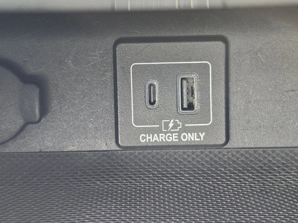 Used 2020 Brilliant Silver Metallic Nissan SL image 5
