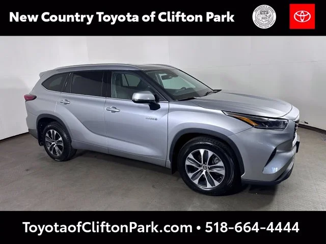 Used 2021 Silver Toyota XLE image 1
