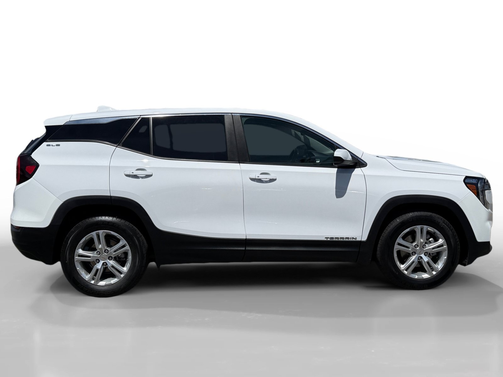 Used 2024 Summit White GMC SLE image 6