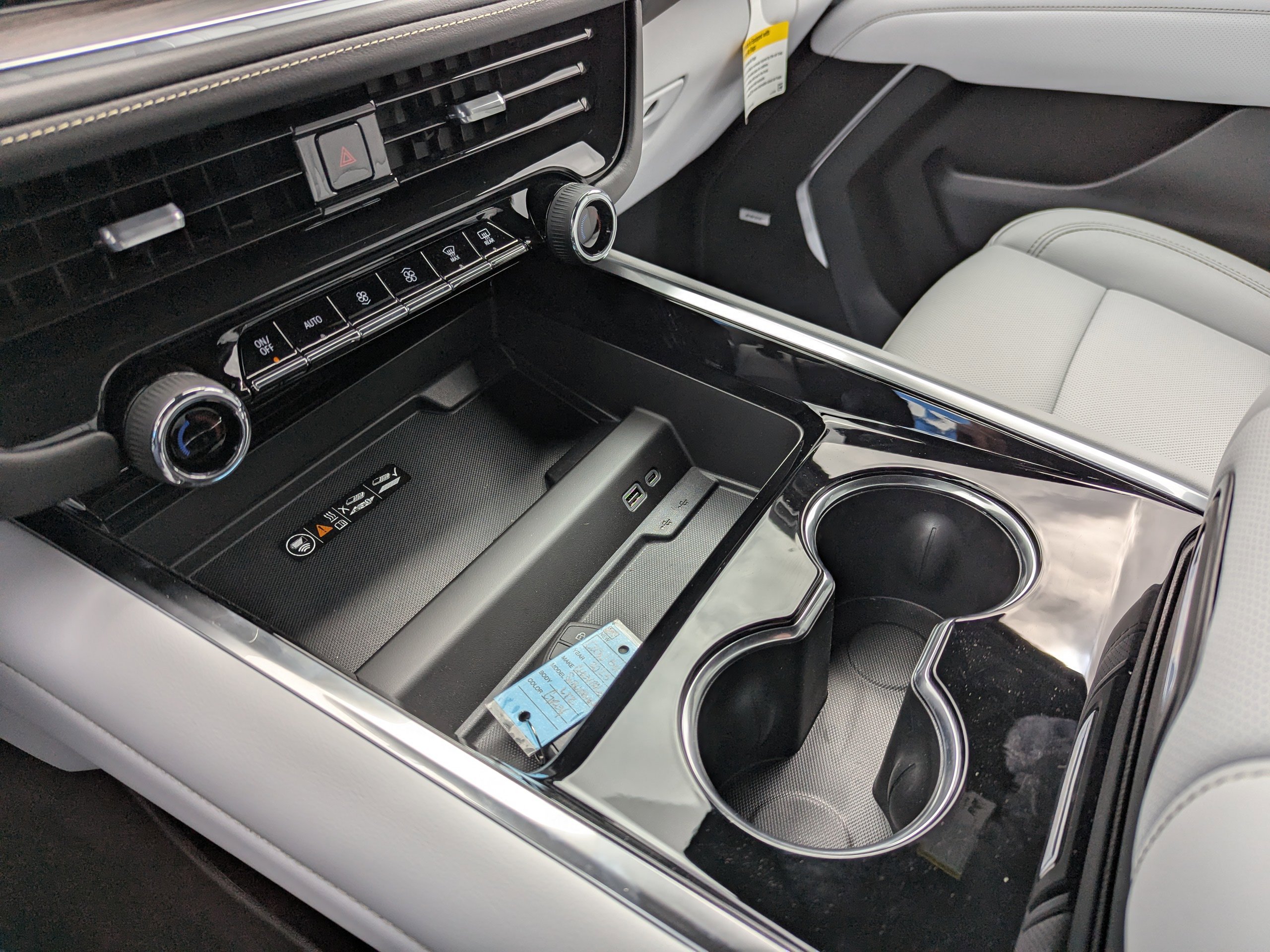 2025 Chevrolet Suburban Premier - Photo 26