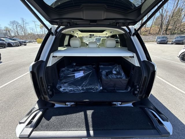 New 2026 Fuji White Land Rover SE image 22