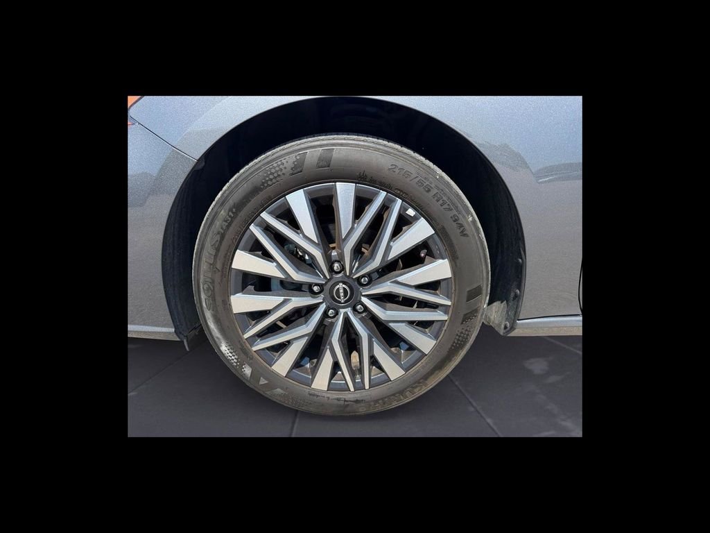 Used 2025 Gray Nissan 2.5 SV image 10