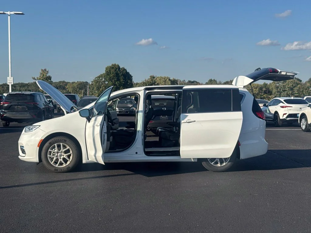 Used 2024 White Chrysler Touring L image 20