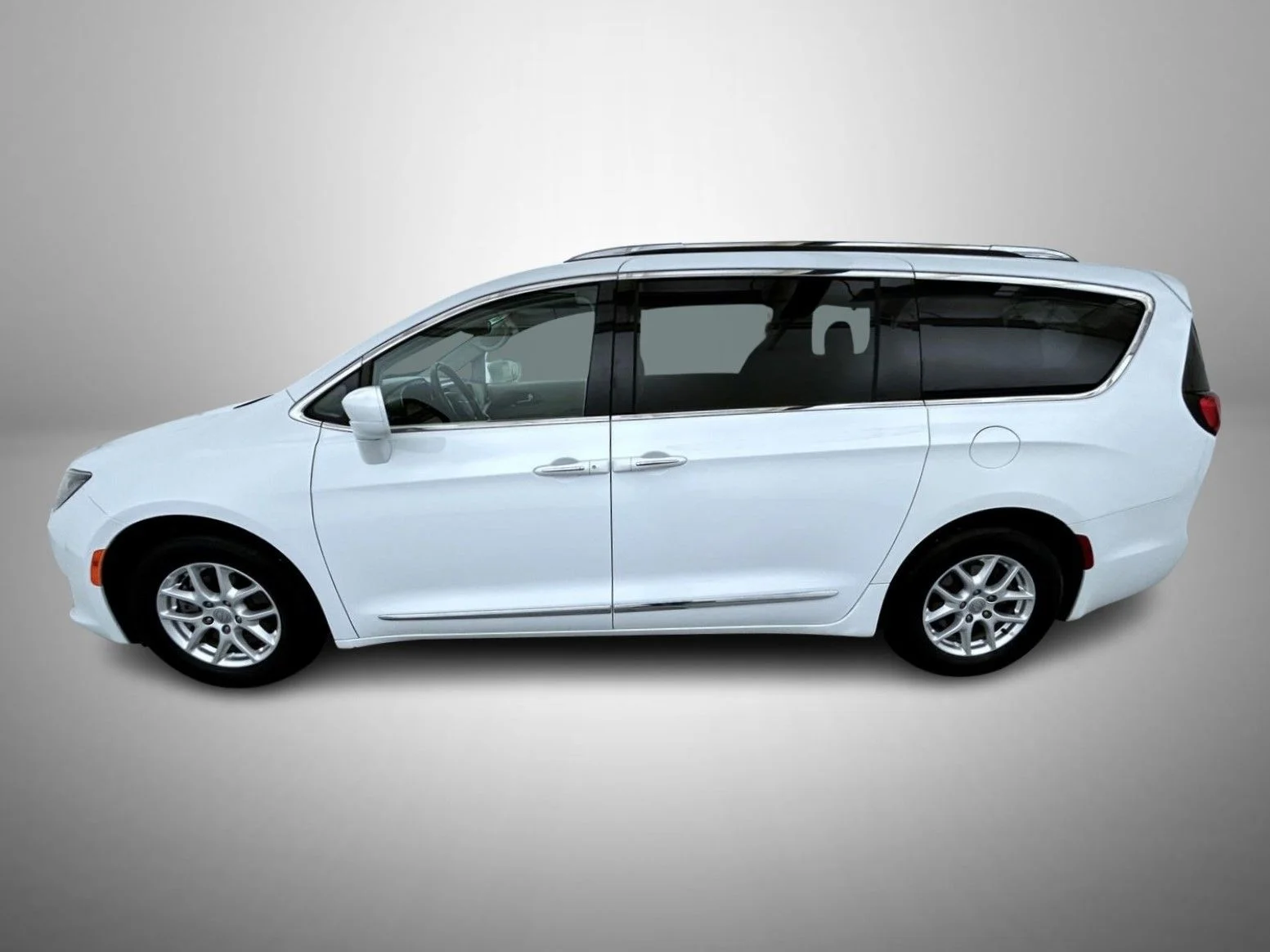 Used 2020 White Chrysler Touring L image 8