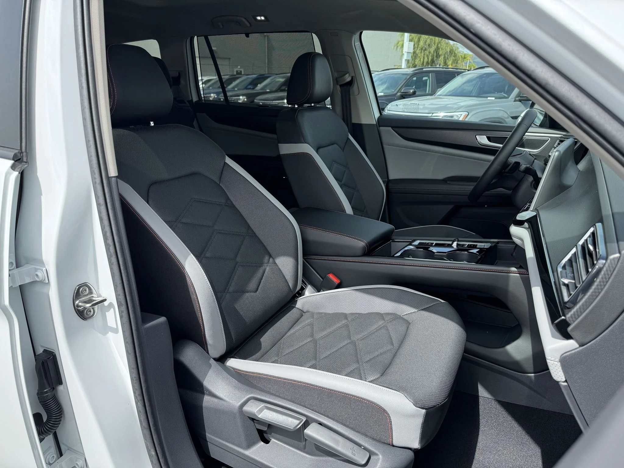 New 2026 Opal White Pearl Volkswagen 2.0T Peak Edition image 33