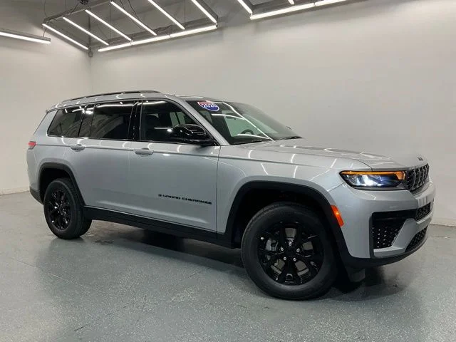 New 2026 Silver Jeep Altitude image 2