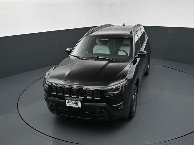 New 2026 Diamond Black Crystal Pearl-Coat Exterior Paint Jeep Limited image 14
