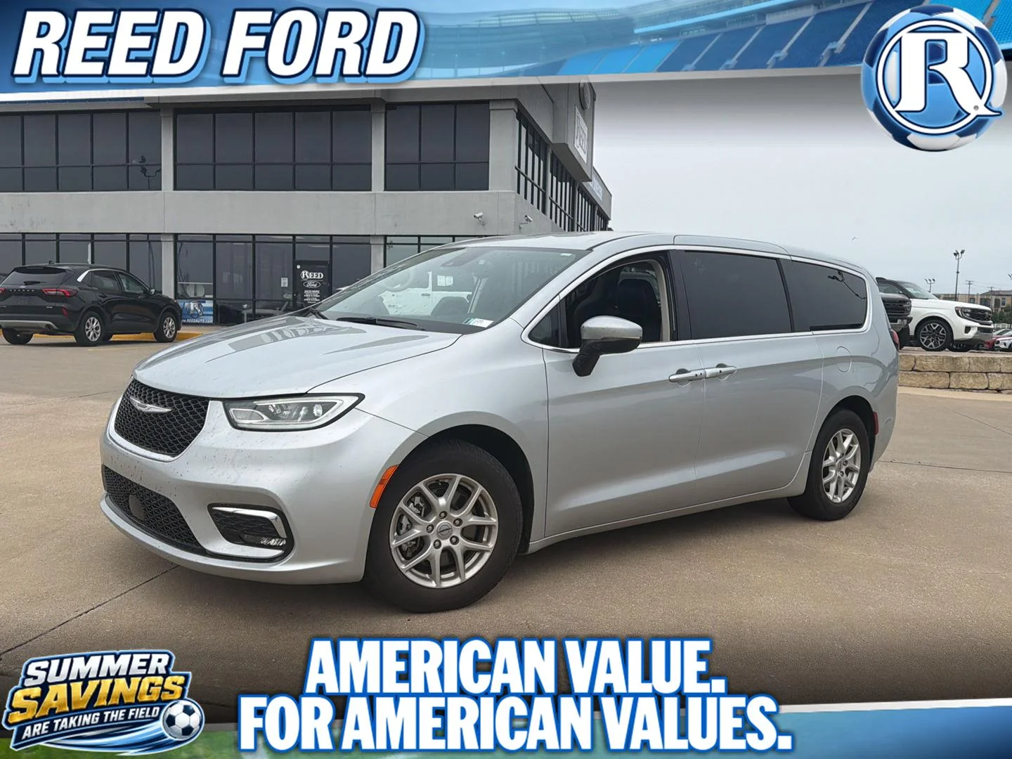 2023 Chrysler Pacifica Touring L's photo