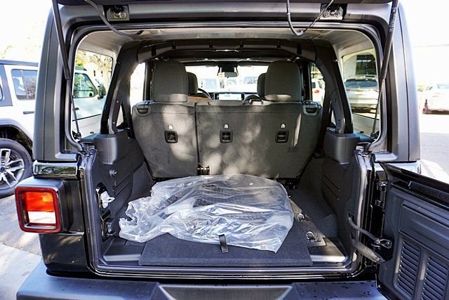 New 2026 Black Clear-Coat Exterior Paint Jeep Sport S image 18