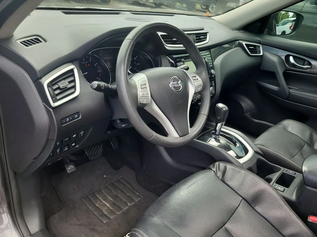 Certified Used 2016 Gray Nissan SL image 16