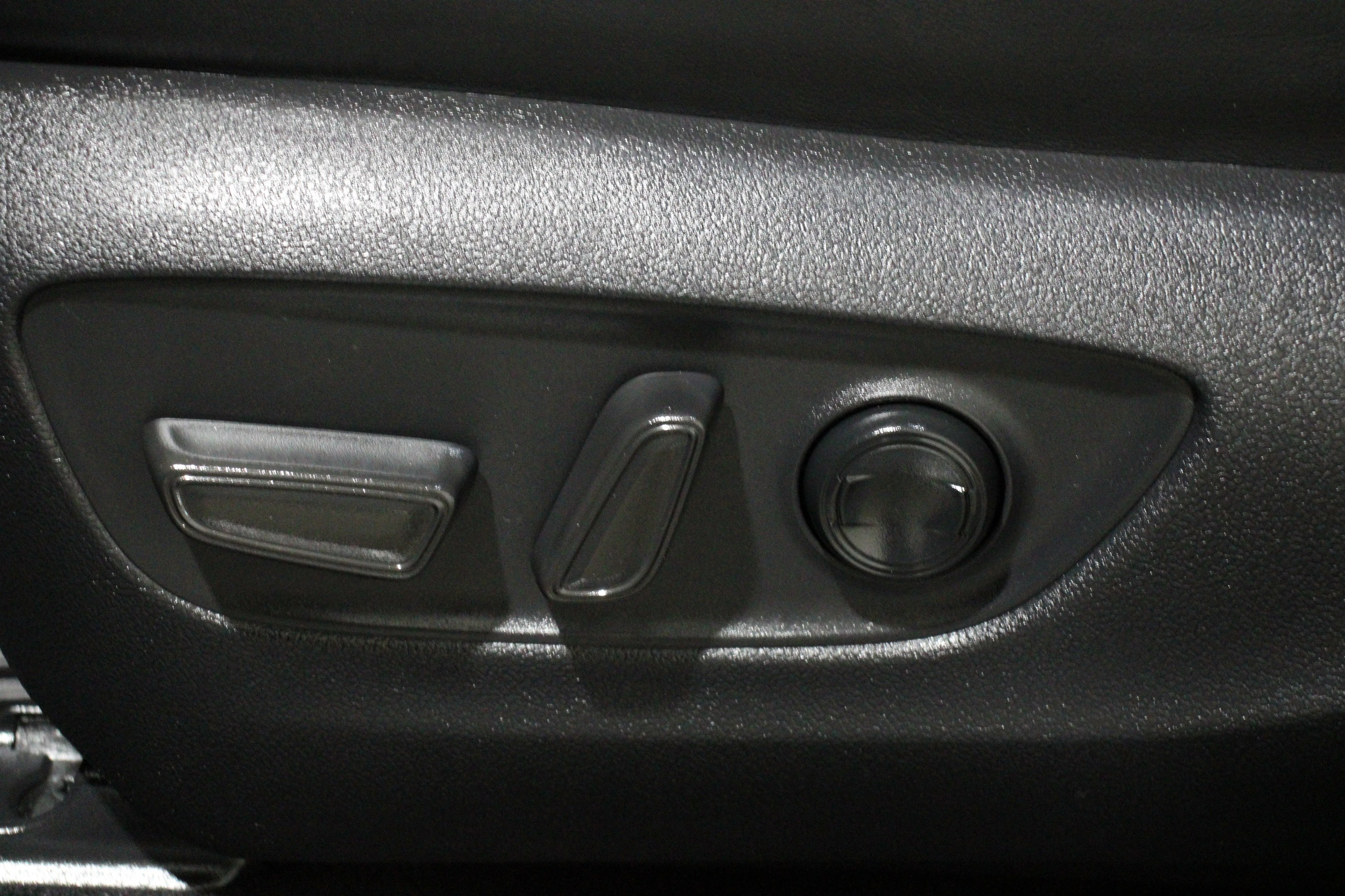 Used 2025 Gray Toyota XLE Premium image 4