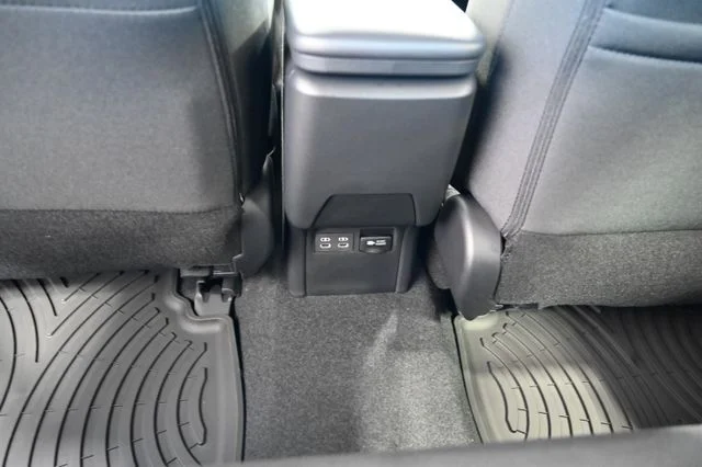 2026 Toyota Prius Plug-in Hybrid SE - Photo 27